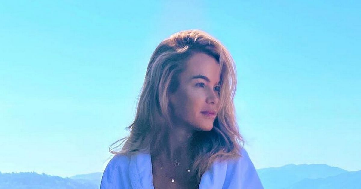 Amanda Holden strips to sheer robe and stretches out in dazzling holiday snap