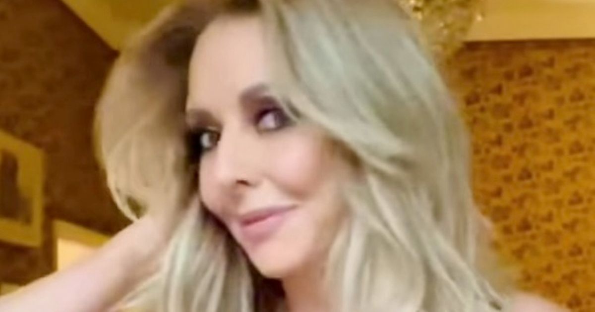 Carol Vorderman arches back in clingy dress as fans can’t stop watching