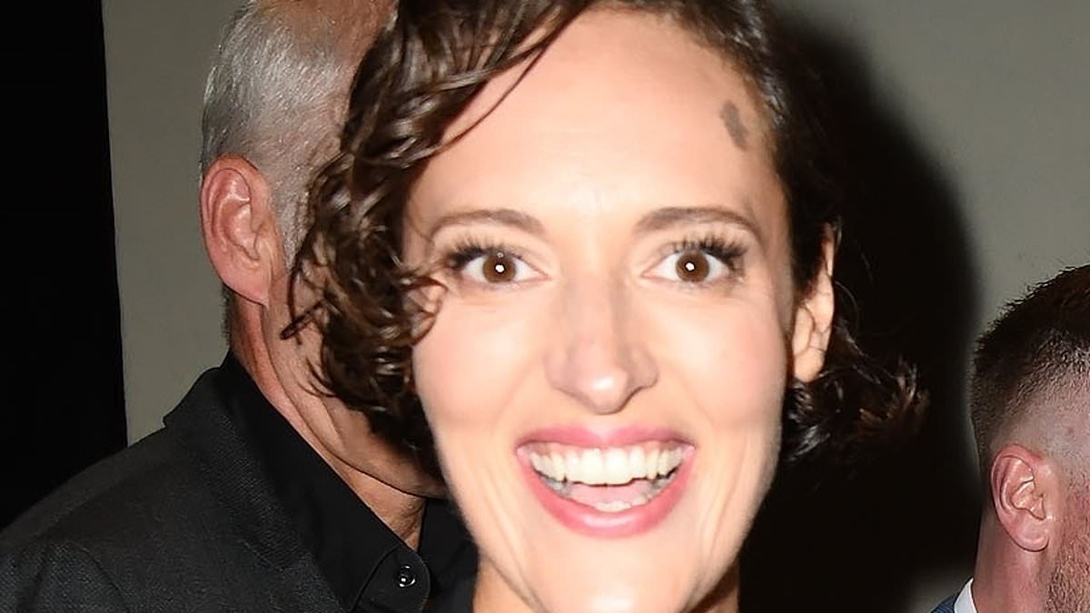 Fleabag creator Phoebe Waller-Bridge &apos;is raking in 43k a day&apos;