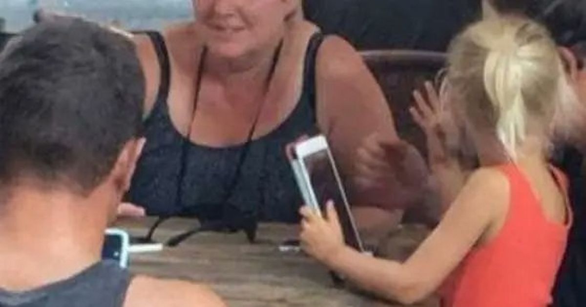Innocent family pic turns optical illusion as it looks a lot ruder than intended