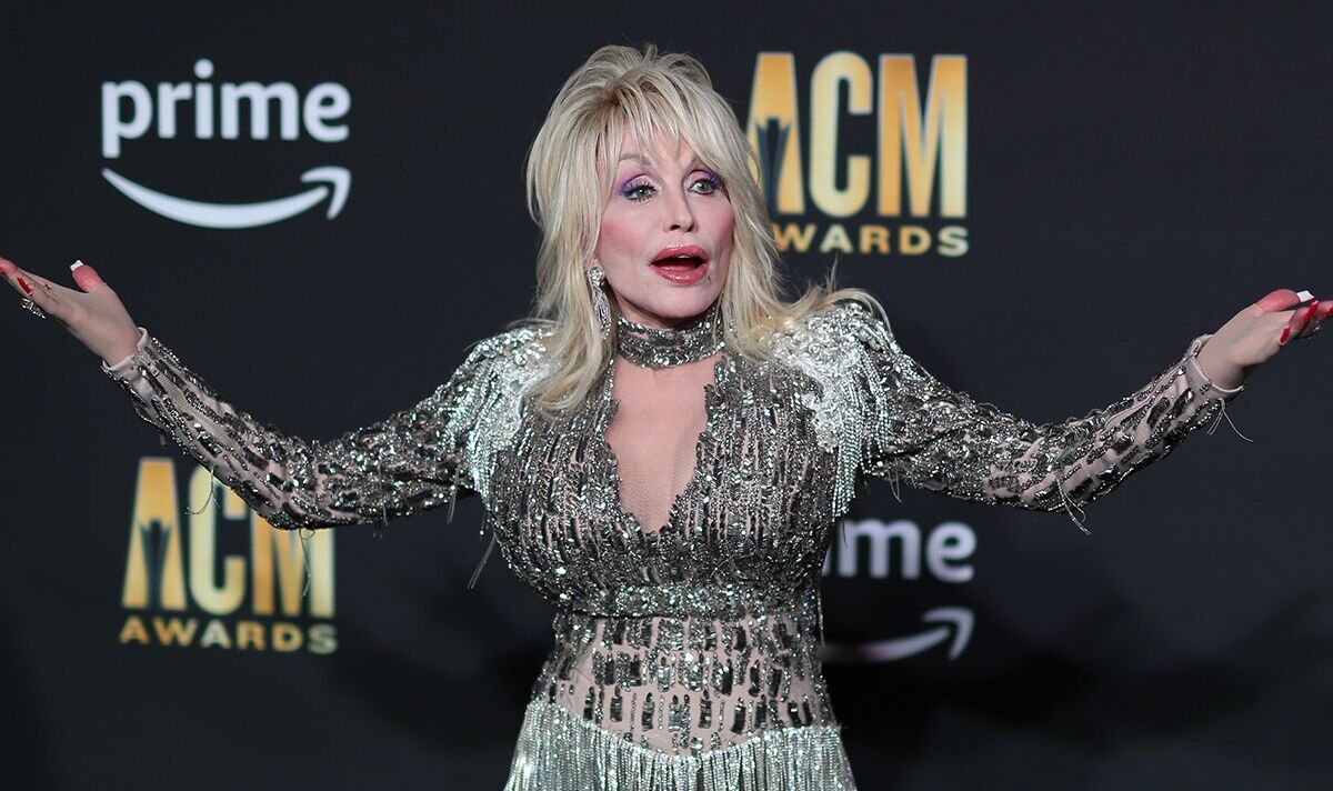 Dolly Parton fell apart over health battle after collapsing on stage